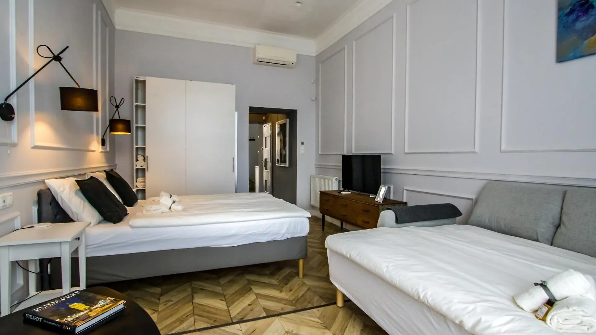 Wilson'S Oktogon Square Suite Apartment Budapest Hungría