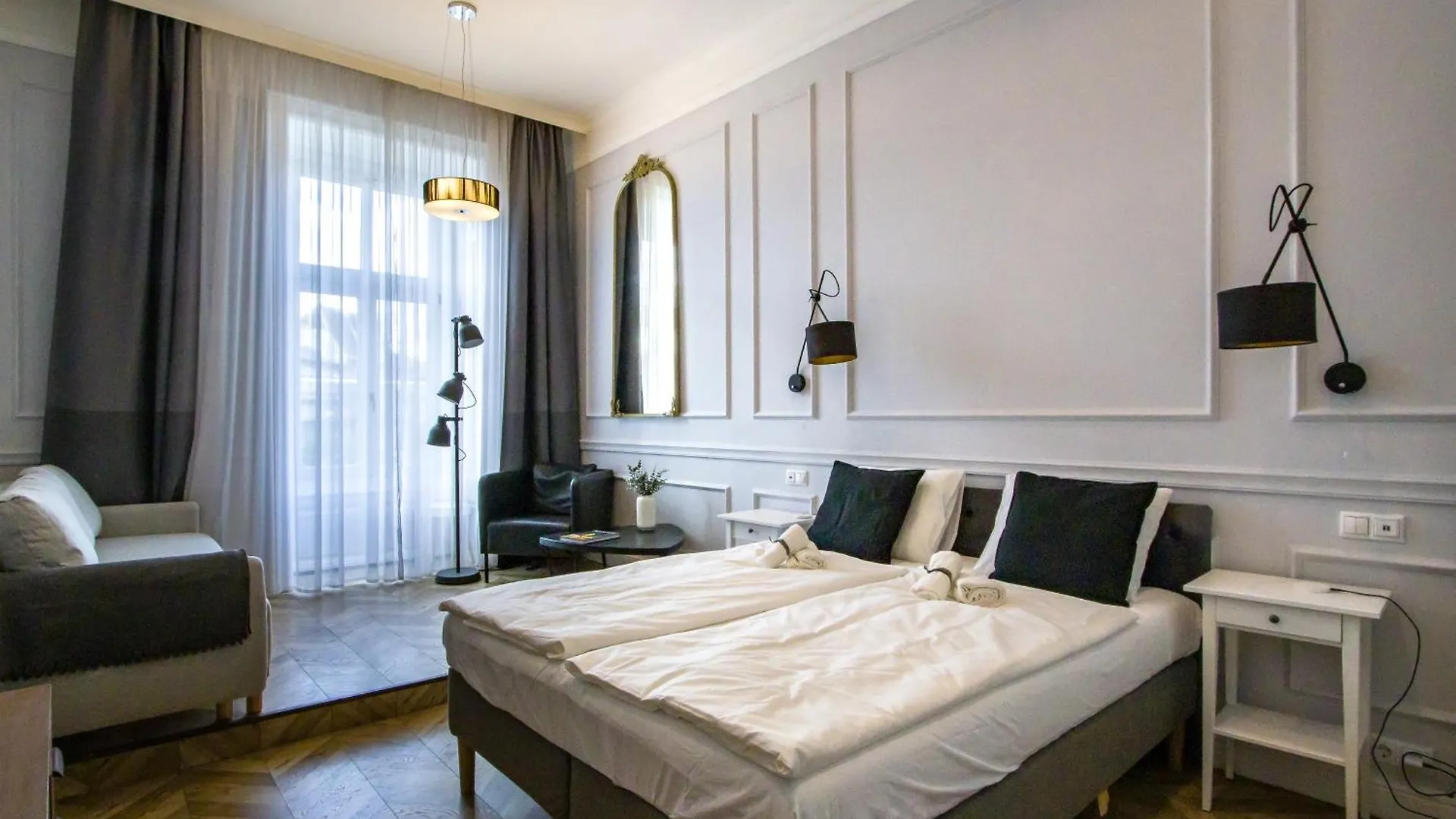 Wilson'S Oktogon Square Suite Apartment Budapest
