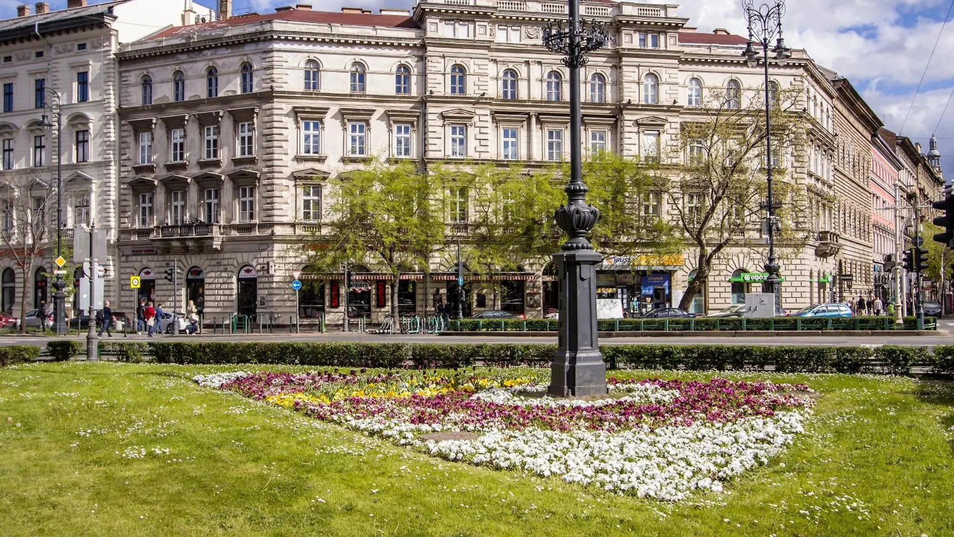 Wilson'S Oktogon Square Suite Apartment Budapest Hungary