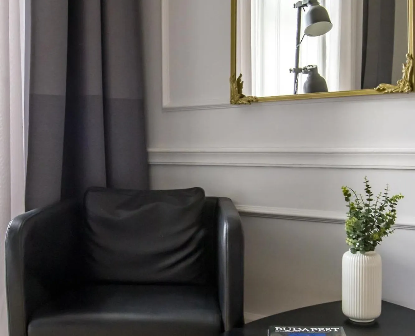 Wilson'S Oktogon Square Suite Apartment Budapest Hungary