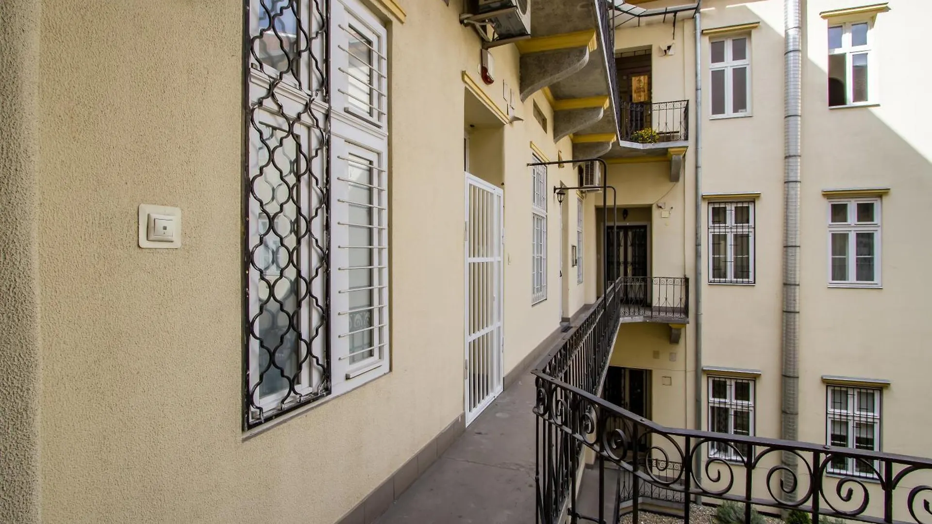 Wilson'S Oktogon Square Suite Apartment Budapest