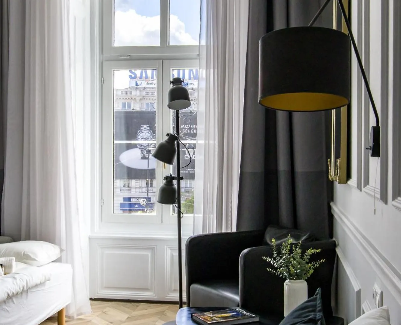 Wilson'S Oktogon Square Suite Apartment Budapest